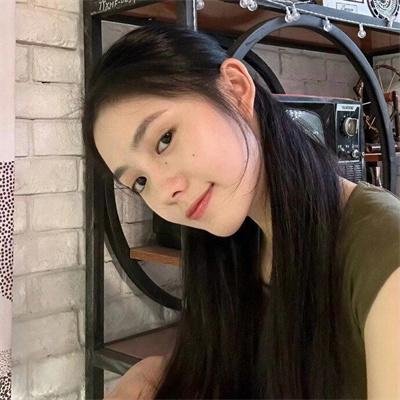 马路对面的房子海报